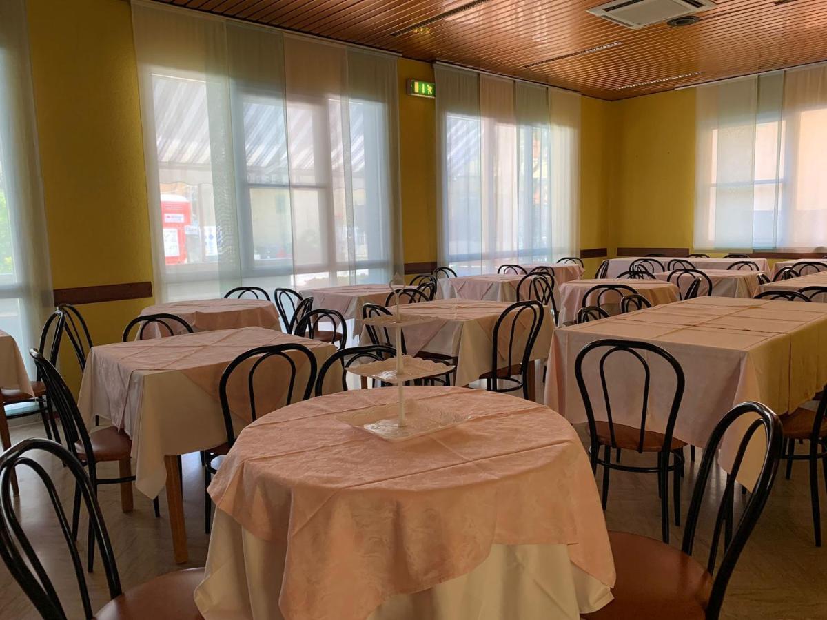 Hotel Estense Rimini Dış mekan fotoğraf